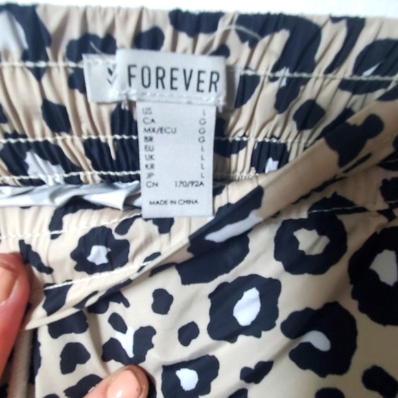Forever 21 Black and Tan Leopard Print Athletic Shorts - Picture 2 of 2